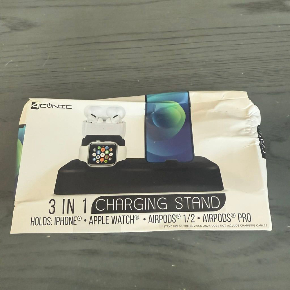 New ACONIC 3-in-1 Charging Stand One Size Black/White